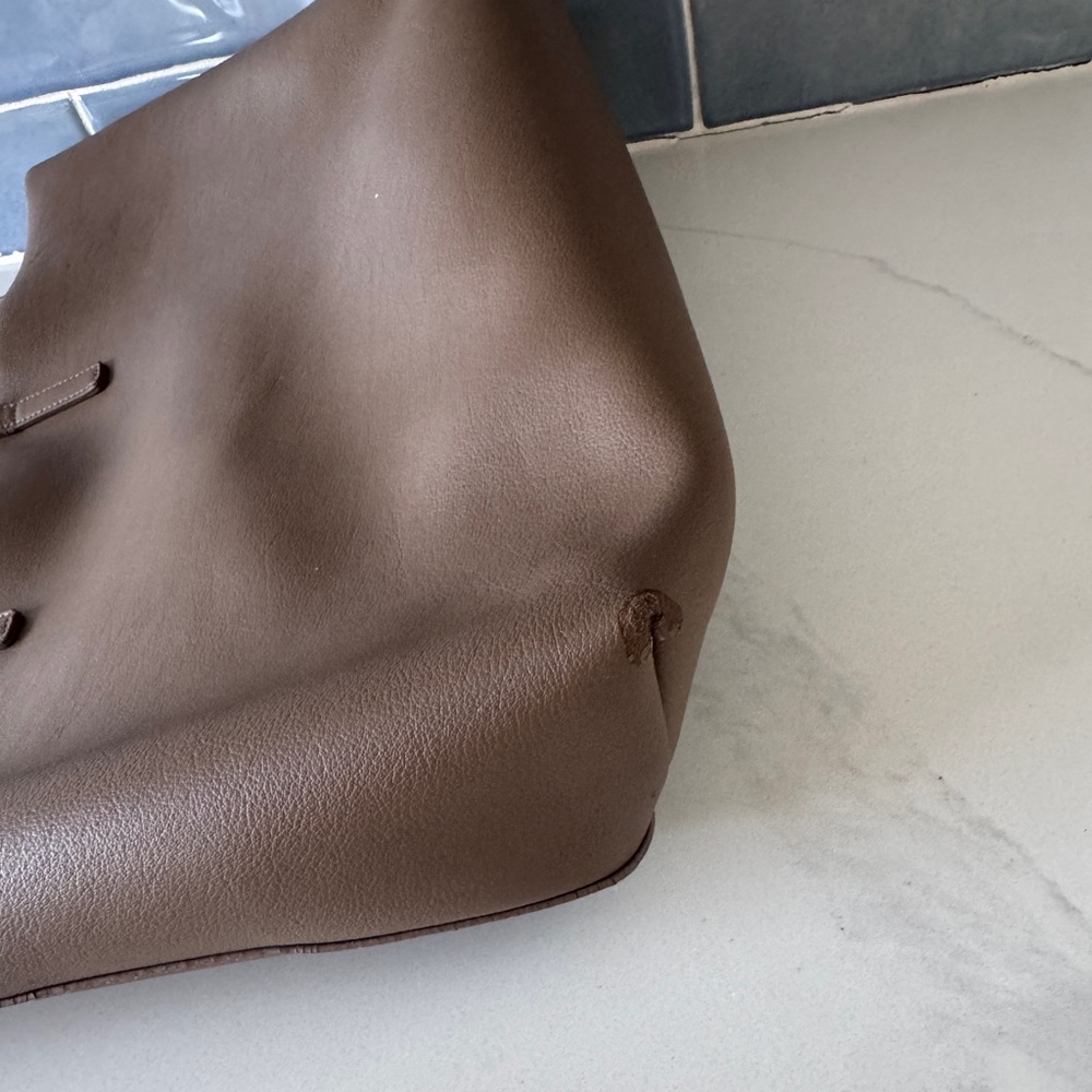 YSL/ Saint Laurent E/W leather tote - Picture 5 of 17
